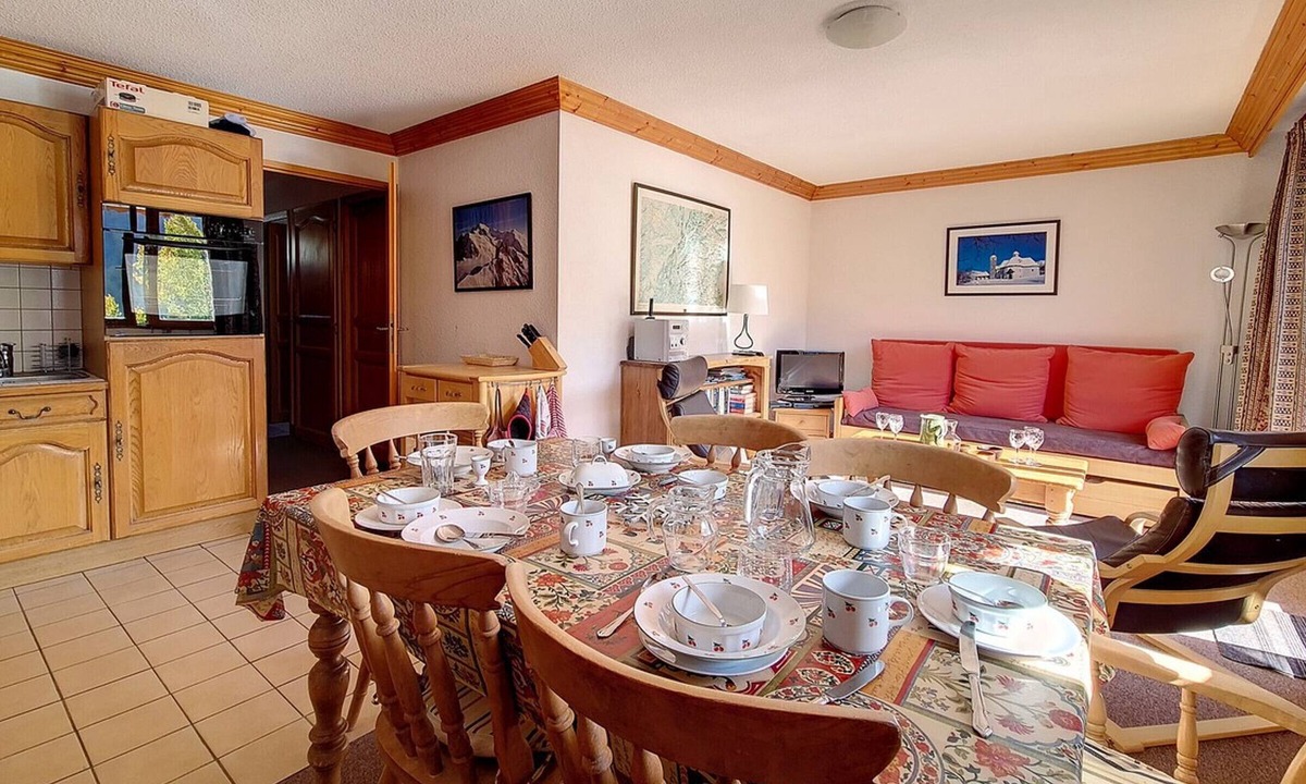 Saint-Martin-de-Belleville Apartment | Bright apartment at slopes' foot with terrace + parking