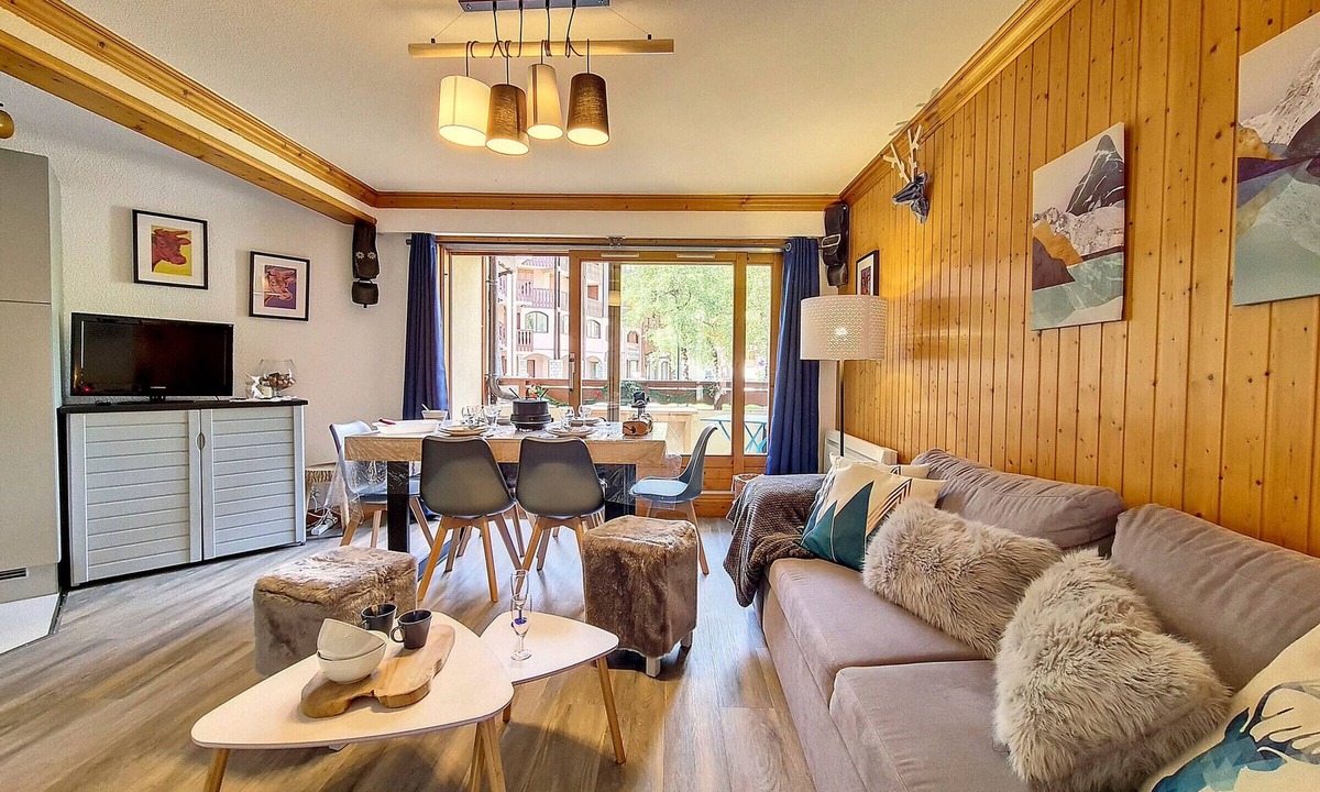 Saint-Martin-de-Belleville Apartment | Bright 3-room apartment near slopes with balcony