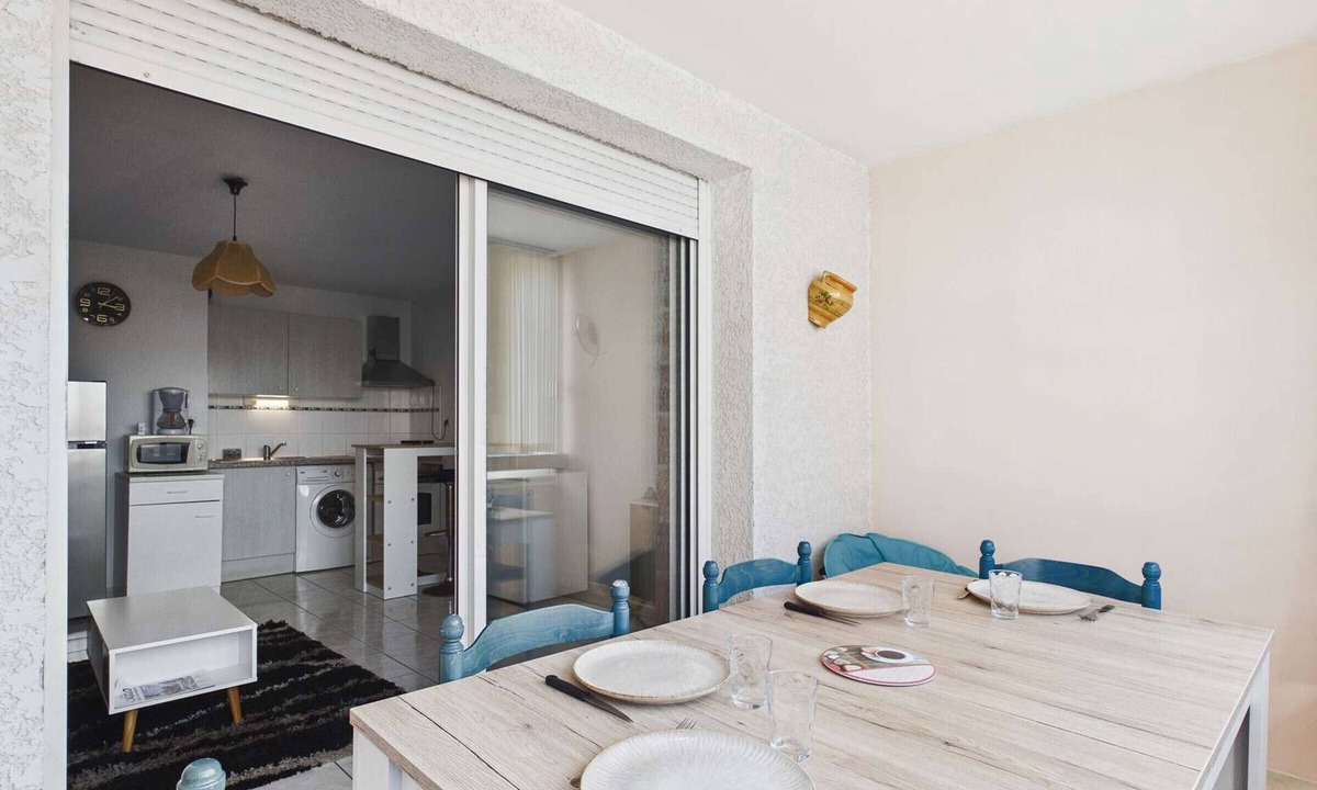 Le Grau-dʼAgde Apartment | Bright 2-Room Apartment with Loggia, 50m from Beach, Shops Nearby