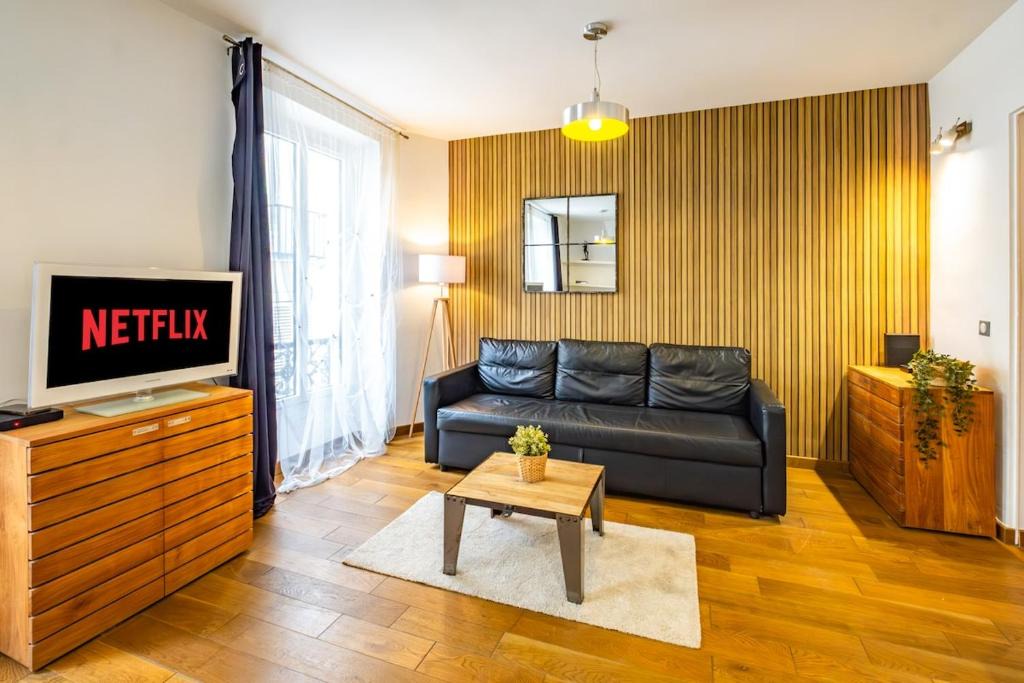 7th Arrondissement Apartment | Bright apartment at Les Invalides - 4 Guests