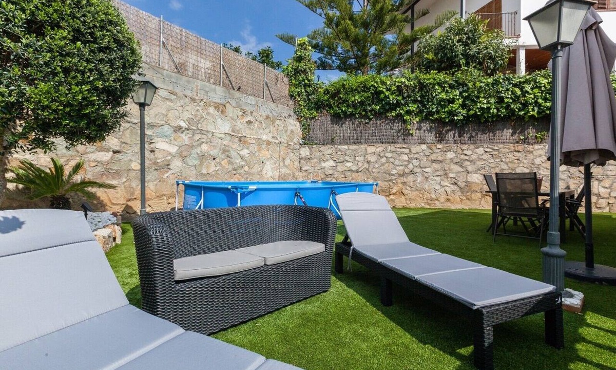 Canet de Mar Apartment | Bright 'Bruc Beach' Apartment with Private Pool, Wi-Fi & Air Conditioning