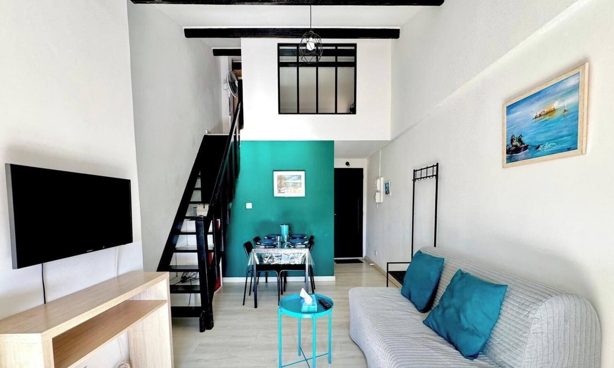 Le Grau-dʼAgde Apartment | Bright Mezzanine Studio 250m from the beach with Terrace