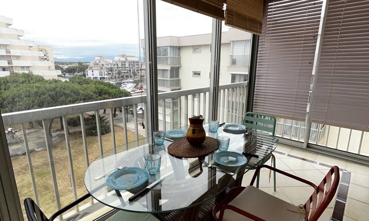 Le Port Apartment | Bright T2 at the port, air conditioning, loggia with view, parking included