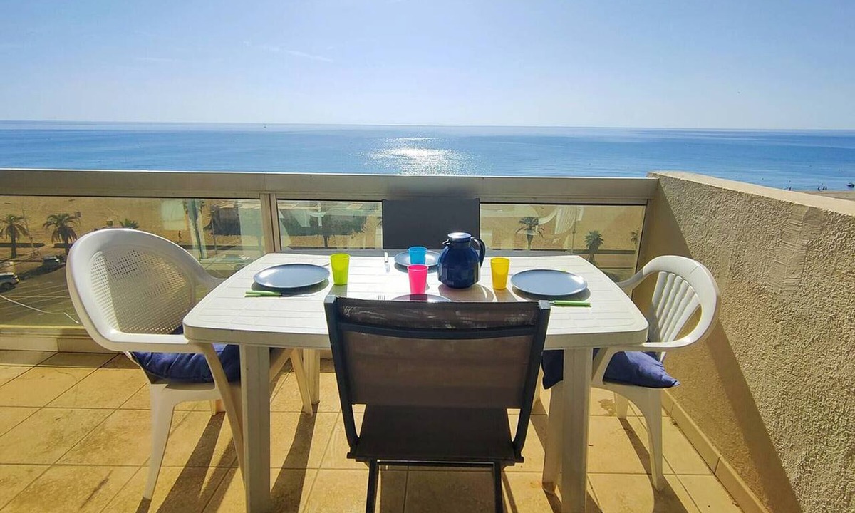 Canet-en-Roussillon Apartment | Bright T2 apartment near beach and center