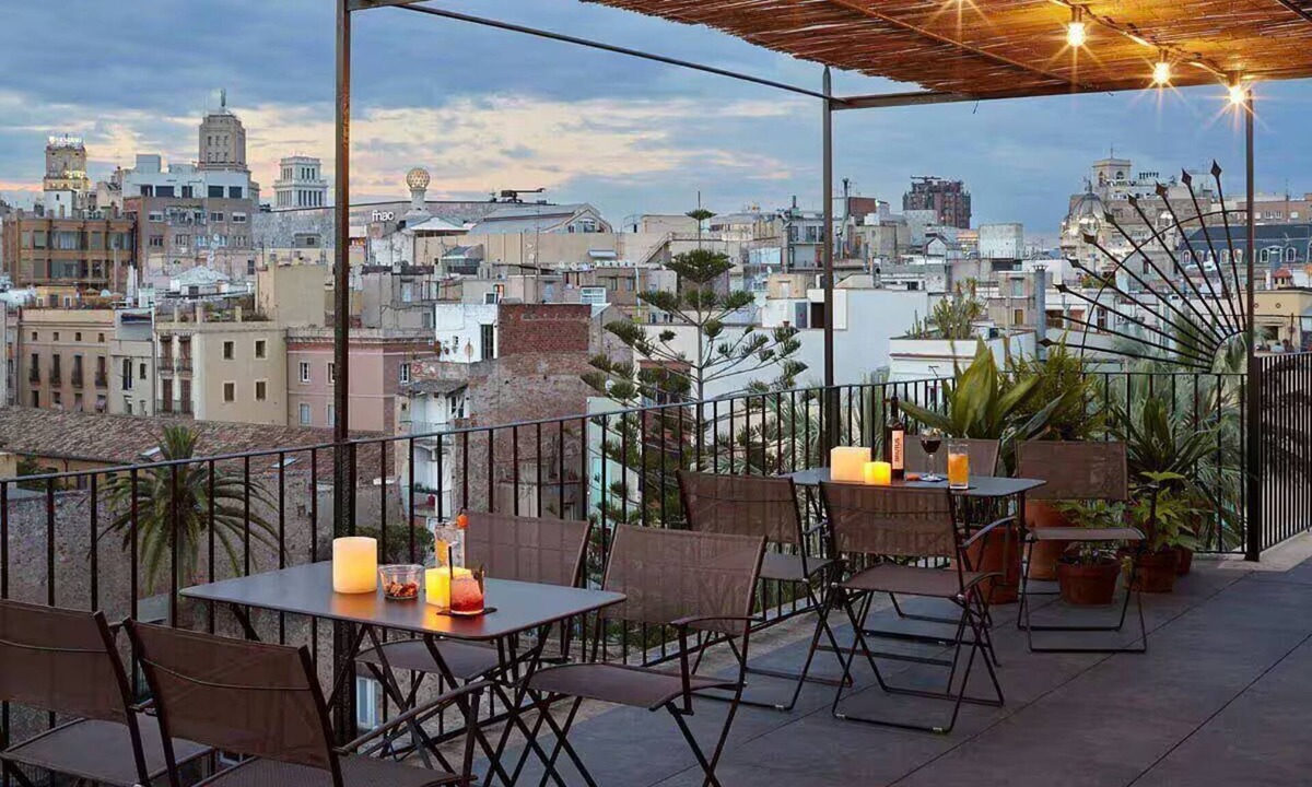 la Vila de Gracia Bed & Breakfast | Bring the Whole Crew! Private bedrooms with ensuite bathrooms!