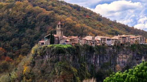 Castellfollit de la Roca Bed & Breakfast | Ca la Clareta