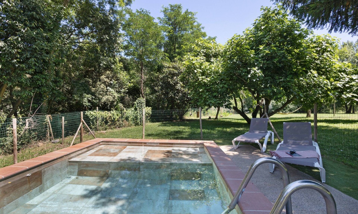 Sant Joan les Fonts House | Cabana de Mas Violella: charm, views, and plenty of light. Air conditioning and Wi-Fi