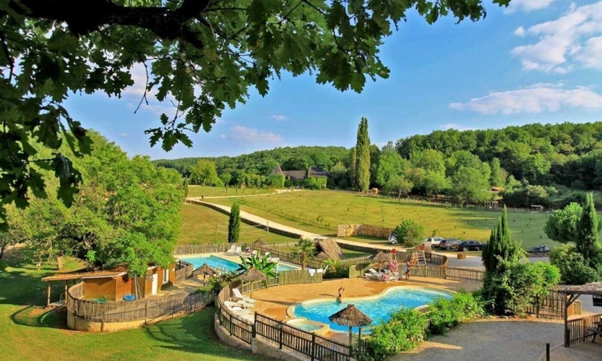 Saint-Amand-de-Coly Cabin | Cabane 3 étoiles - Piscine - ccbfgib