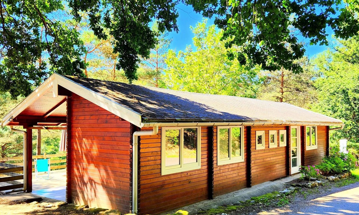 Calviac Villa | Cabri'Lodge: 4-Room, Sleeps 7–9, Air-Conditioned + TV