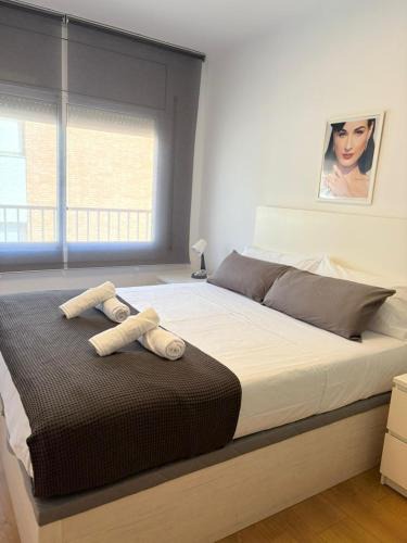 Cornella de Llobregat Apartment | Cadillac Parking Gratis AC 2 Estancias Cerca Barcelona Metro Tram Aeropuerto
