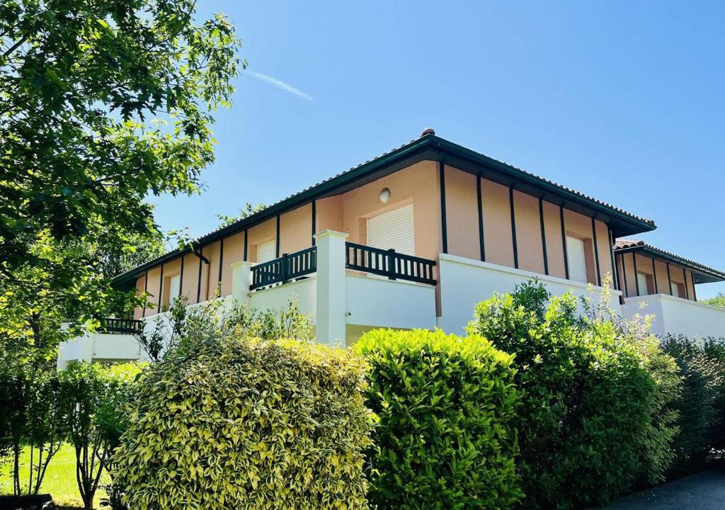 Cambo-les-Bains Apartment | Cambo : T2 Confortable avec Wifi et Parking - FR-1-495-72