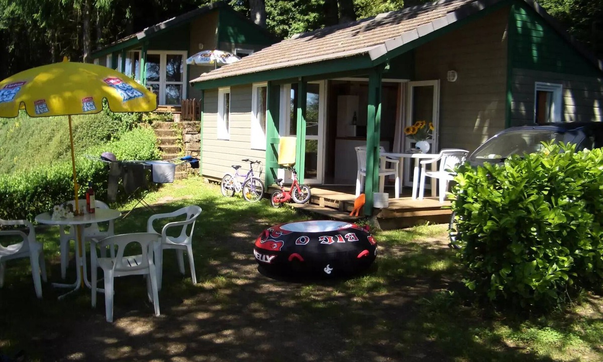 Salles-Curan Ski Chalet | Campsite Beau-Rivage * - Chalet BASTIDON (covered terrace) 4 to 5 people - 4 pers. included in the tariff