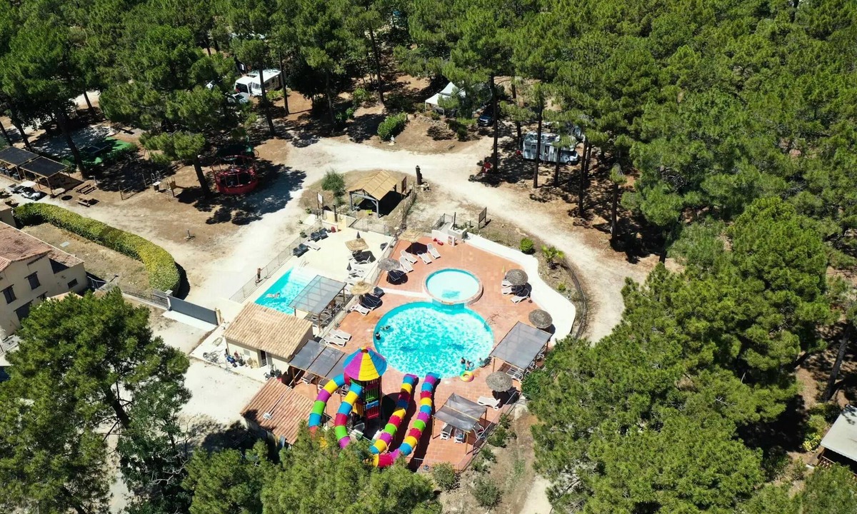 Bollene Ski Chalet | Campsite La Simioune* - Chalet BRUYERE - 2 bedrooms + TV (2 adults maximum and 3 children under 14 years old) 2 to 5 people - 2 people. included in the price