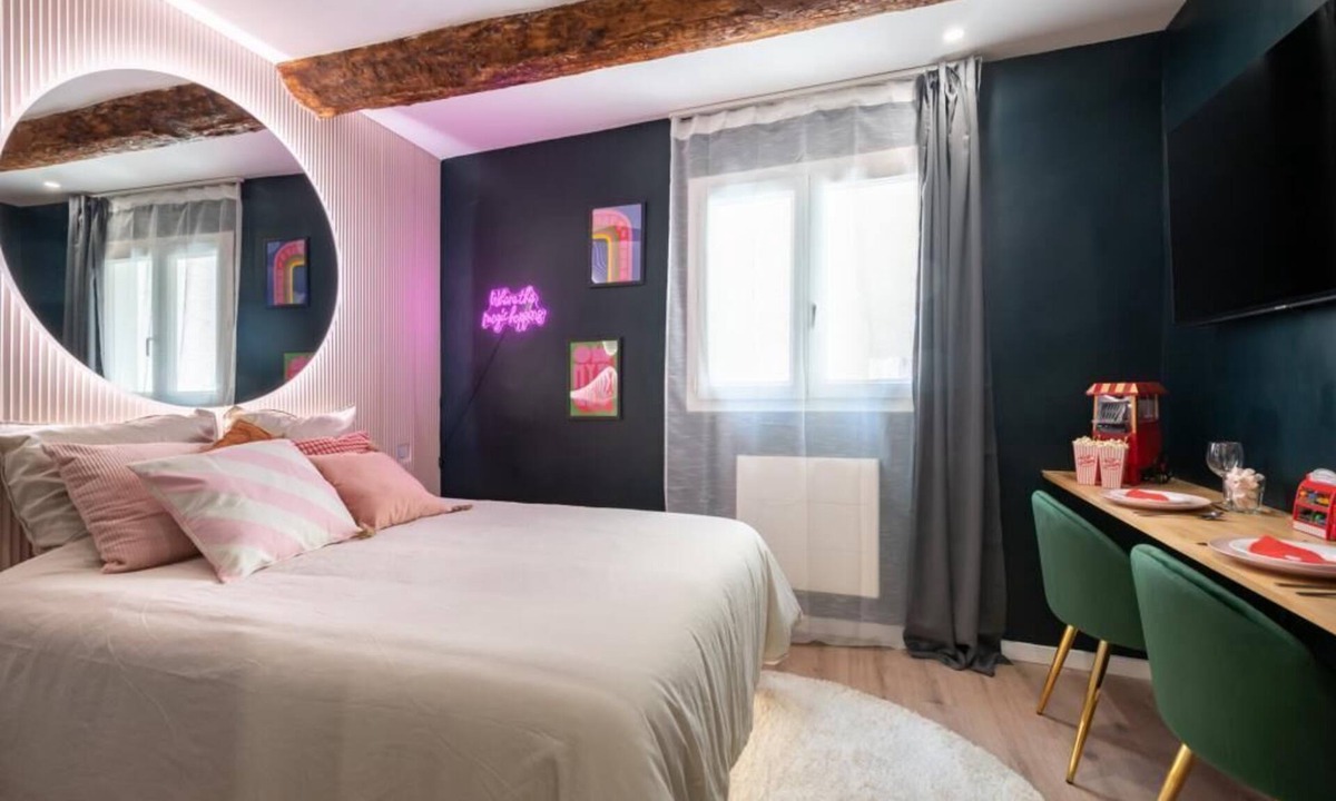 Les Grands Carmes Apartment | Candy Room - Cosy studio near Panier