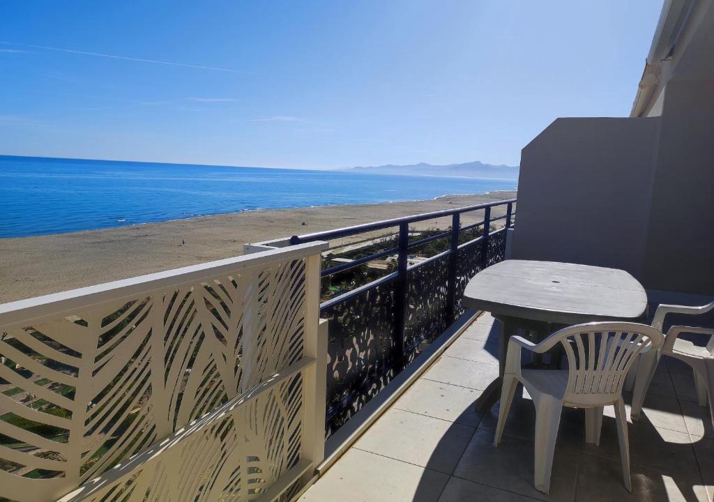 Le Port Apartment | Canet : Appartement climatisé pour 6 pers avec vue mer, garage, WIFI - FR-1-776-26