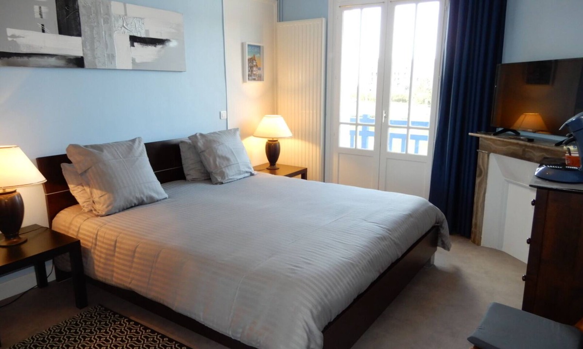 Mers-les-Bains Bed & Breakfast | CAPRICES DE PLAGE King Size bed Balneo Unobstructed view in Mers les Bains 300 m from the beach