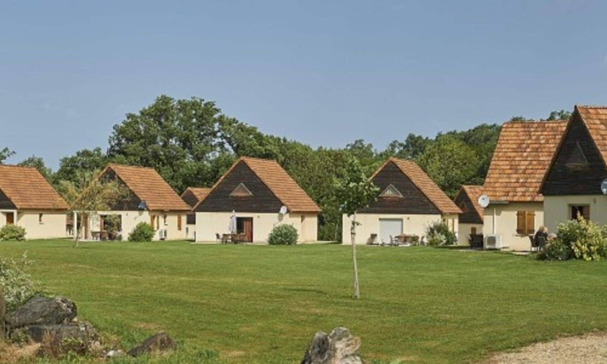 Lacapelle-Marival House | Captivating Holiday Home in Lacapelle-Marival with Garden