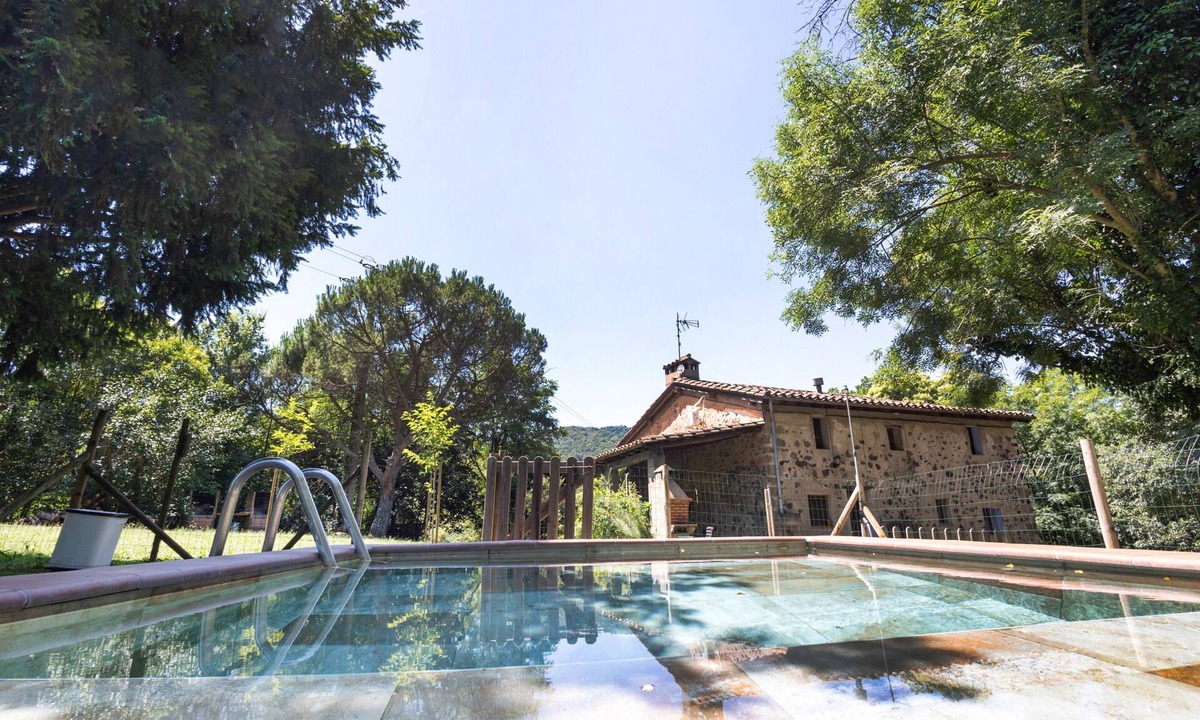 Sant Joan les Fonts House | Cargol de Mas Violella Country House: Nature Park, Direct Garden Access, Pool & Wi-Fi