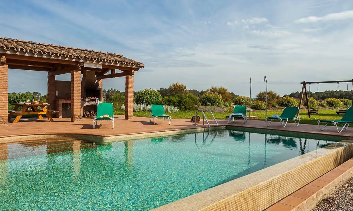 Vilademuls Villa | Casa Castelot - Beautiful and Peaceful Surroundings, Pool, 25 km to beach