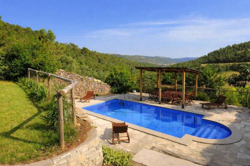 La Baronia de Rialb House | Casa con piscina y vistas a montaña - Cal Solsona