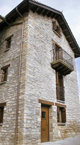 Castiello de Jaca House | Casa La Englata
