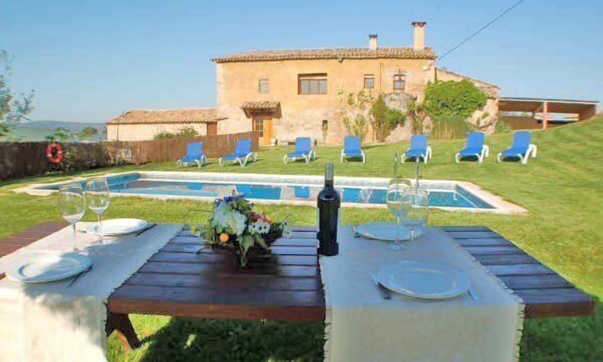 Gironella Villa | Casa Miró - Beautiful Holiday Villa w/8 bedrooms. Indoor + Outdoor Pool.