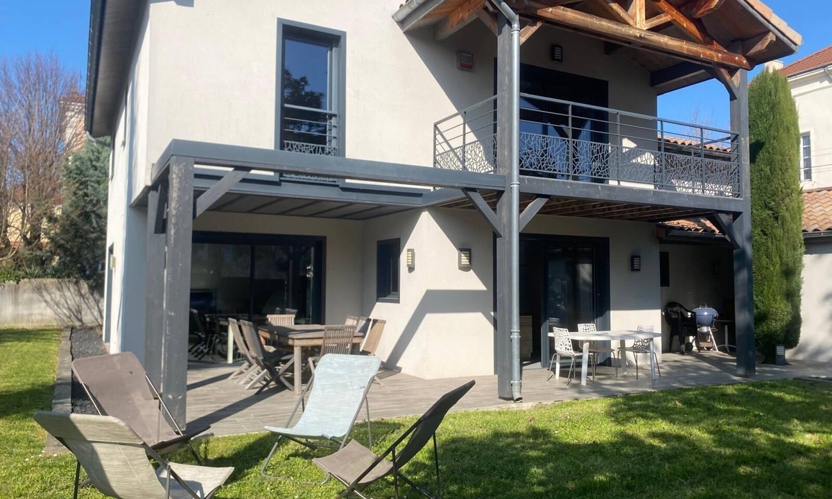 Montelimar Villa | CASA REGAL - Villa with enclosed garden, pétanque court, giant screen and billiards table