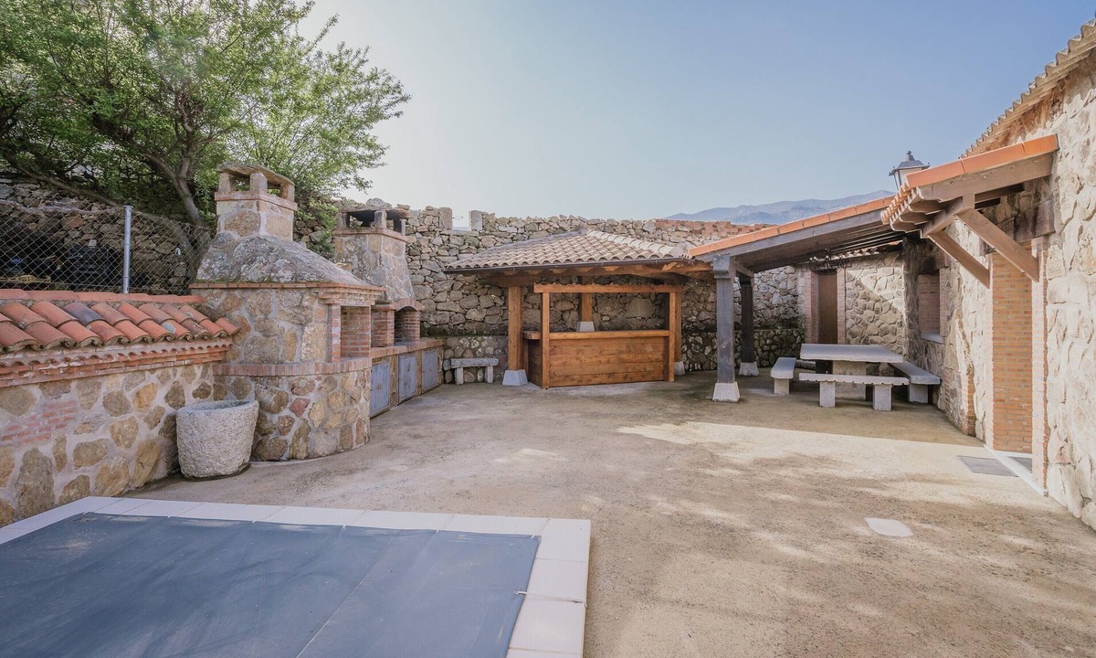 Navaluenga Ski Chalet | Casa Rural El Cauce – Spacious Country Retreat for Groups in Nature