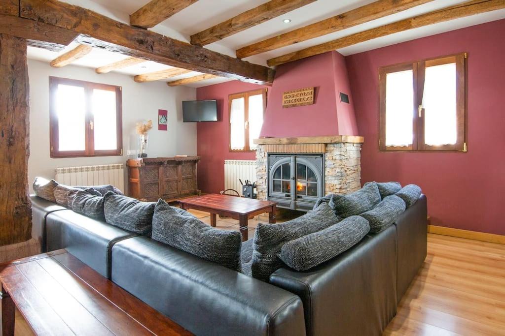 Abaurrea Alta House | Casa rural Enekoizar
