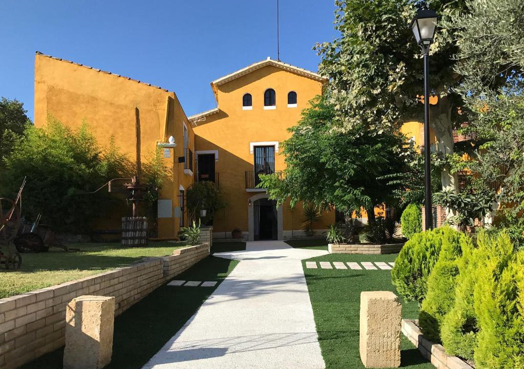 Can Trabal House | Casa rural para 24 personas cerca de Sitges con piscina privada