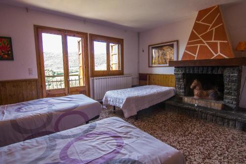 Montcortes House | Casa Sisquet, Casa rural para 15 personas con jardín, barbacoa y sala de juegos al Pallars