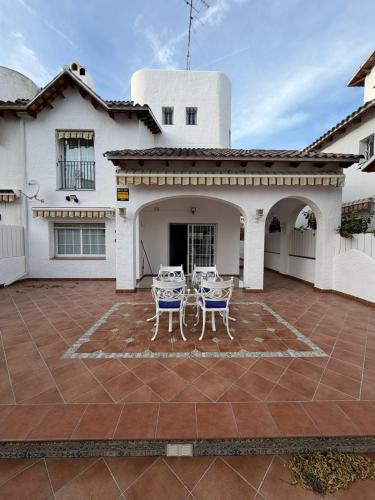 El Roc de Sant Gaieta House | Casa tranquila cerca del mar 3 dobles, 6 pax