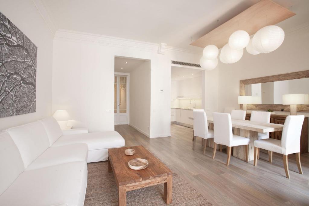 L'Antiga Esquerra de l'Eixample Apartment | Casanova Charm 4BDR Apartment