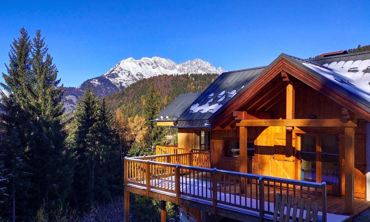 Oz-en-Oisans Ski Chalet | Chalet 150m from skilift