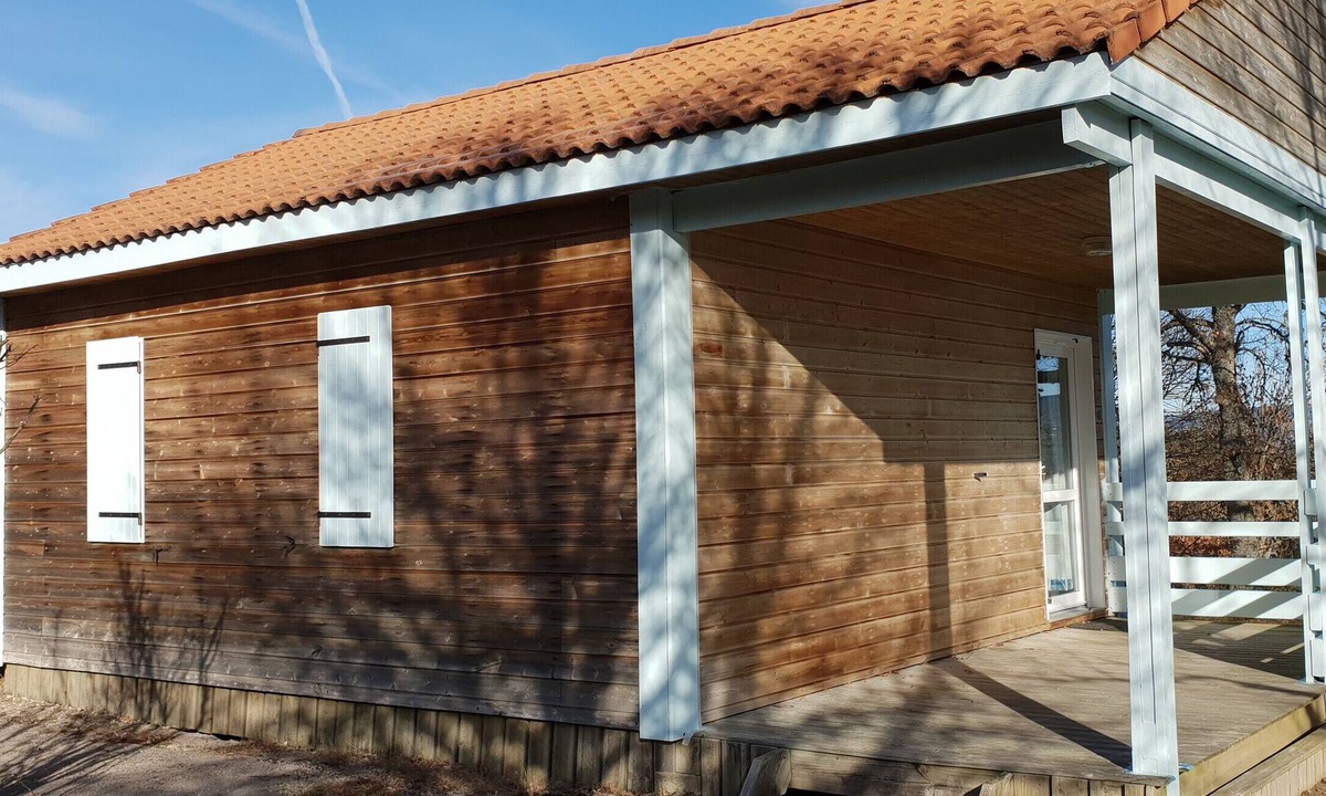 Blavignac Ski Chalet | Chalet '6 Personnes Myosotis Semaine' with Mountain View, Shared Pool and Wi-Fi