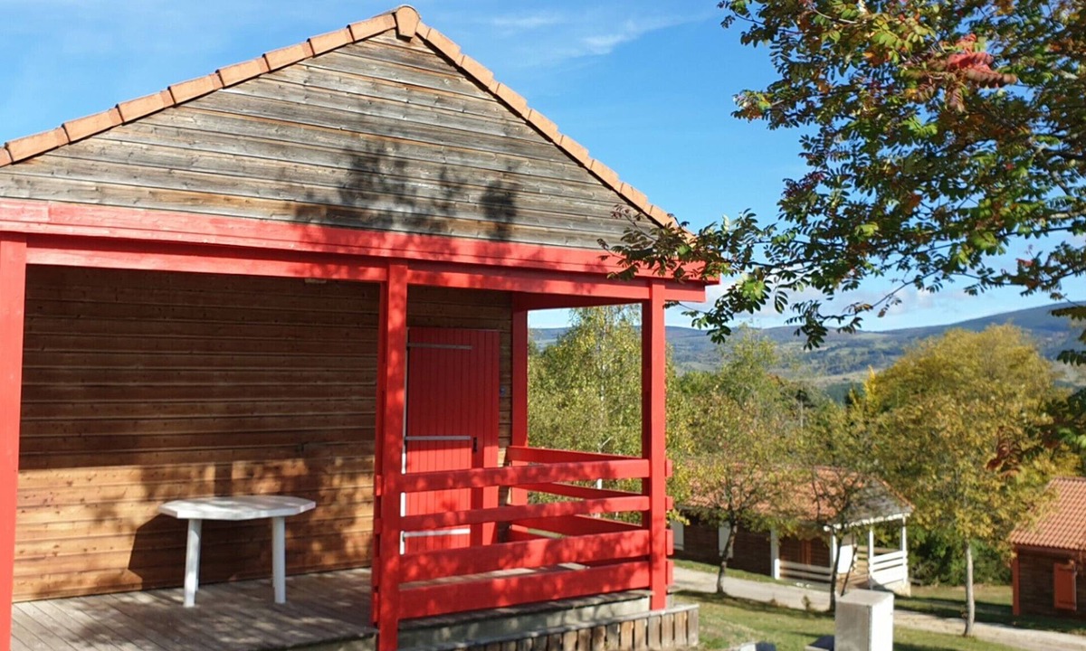 Blavignac Ski Chalet | Chalet Albizia with Mountain View, Shared Pool, and Wi-Fi