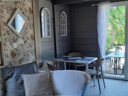 Paluds de Noves Other | Chalet avec climatisation - 4 pers. - API-1-52-2808