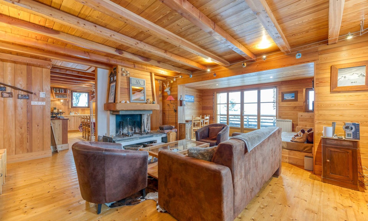 Villard-Reculas Ski Chalet | Chalet 'Belledonne' with Mountain View, Private Terrace and Wi-Fi