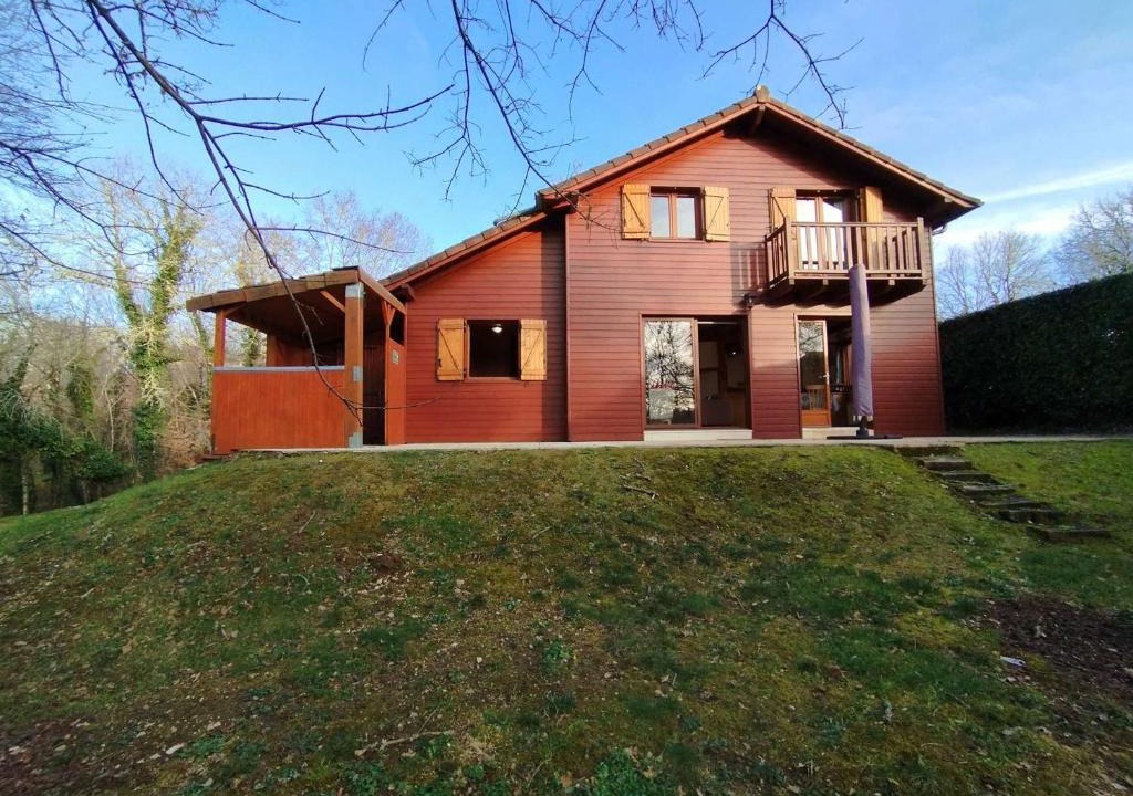 Lachapelle-Auzac Ski Chalet | Chalet cosy au vert pour 6 avec piscine et Wi-Fi, proche Souillac - FR-1-828-3