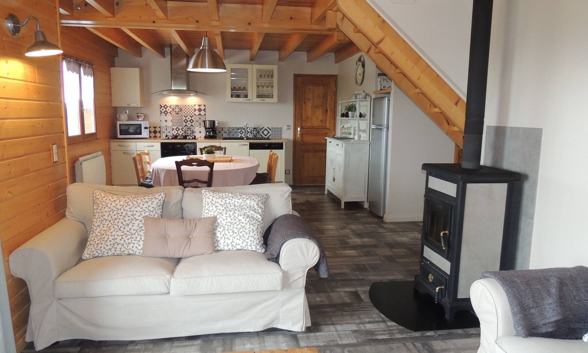 Saint-Genes-Champespe Ski Chalet | Chalet des 4 Saisons: Quiet and views of the village and the Cantal Mountains!