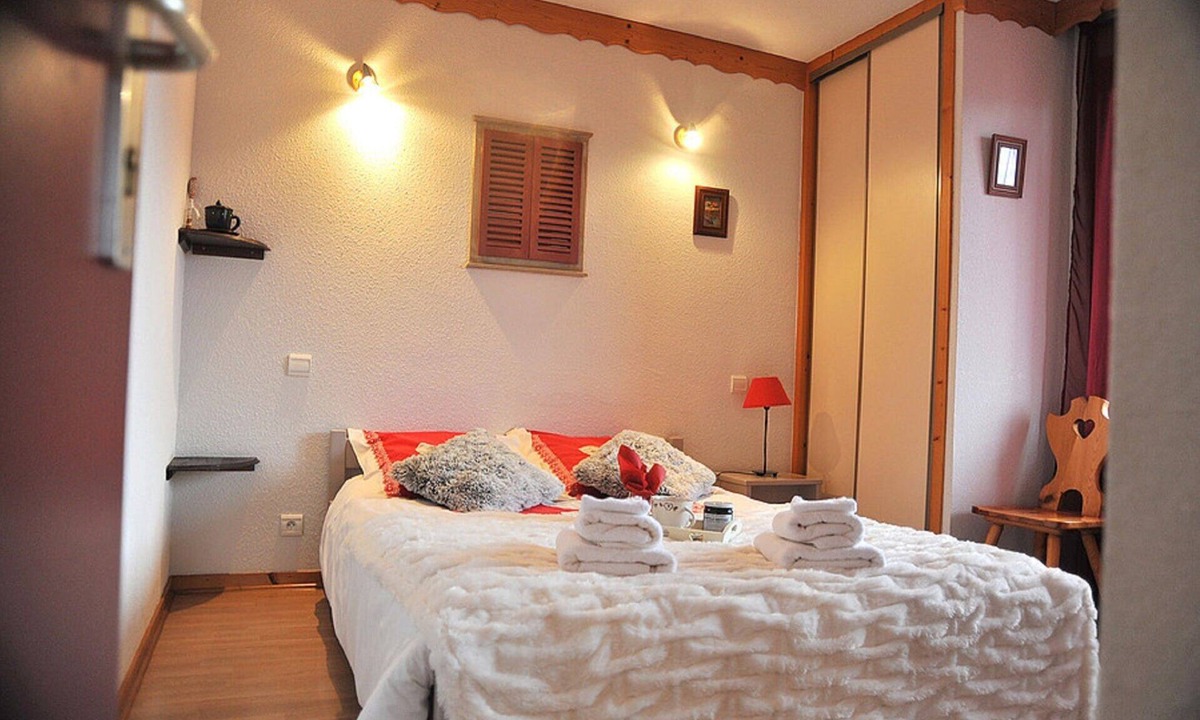 Feissons-sur-Salins Cottage | CHALET DE LA YODINE - GITE 27 PEOPLE IN SAVOIE - TARENTAISE VANOISE BEDROOM 2