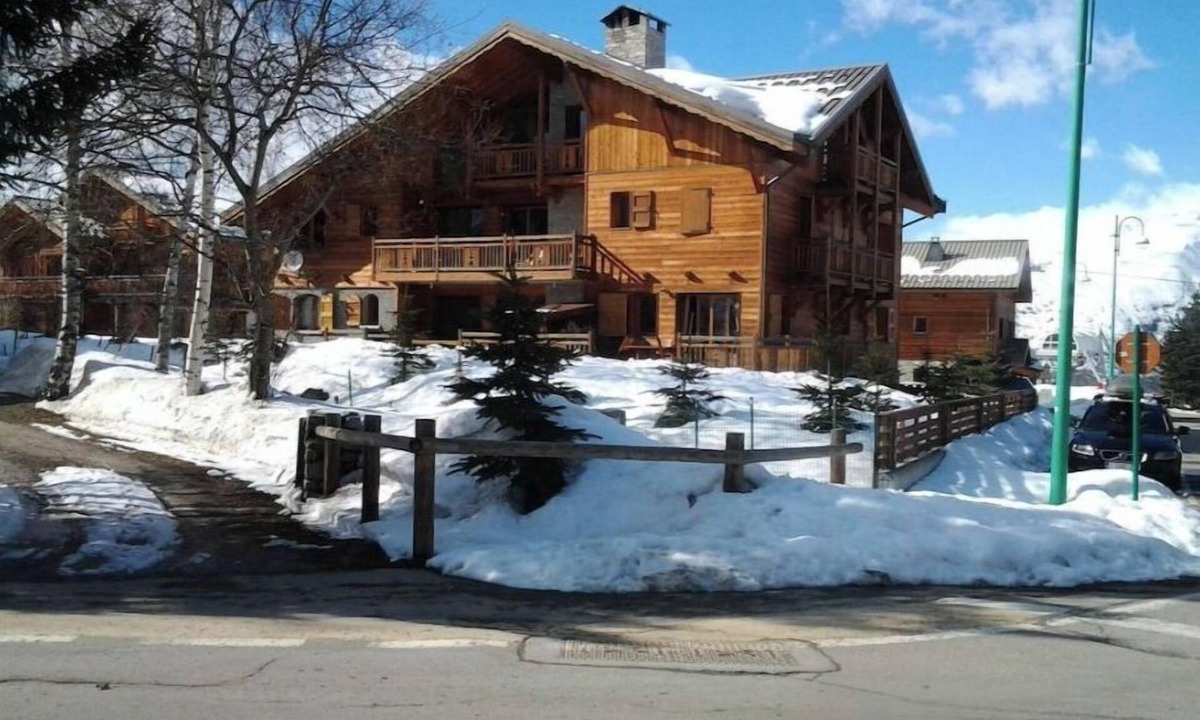 Mont-de-Lans Ski Chalet | Chalet Edelweiss LA Dibona DE Standing