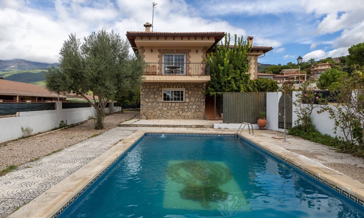La Adrada Ski Chalet | Chalet El Castillo in La Adrada with Private Pool, Wi-Fi, and Garden
