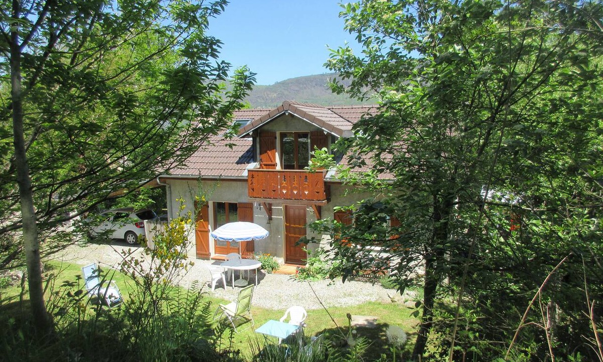 Ax-les-Thermes Ski Chalet | Chalet/Gite "Les Althéas" in a quiet location, mountain view, on the edge of a forest