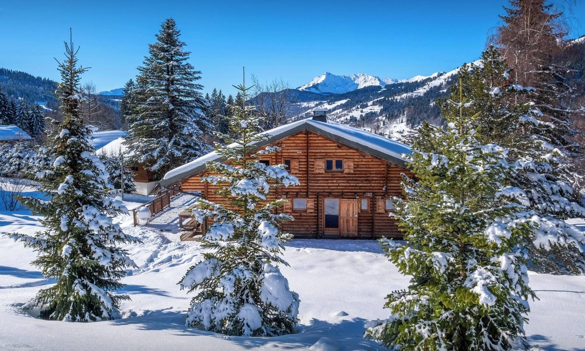 Les Gets Ski Chalet | Chalet Joux Verte - beautiful ski base for 8 with spa - OVO Network