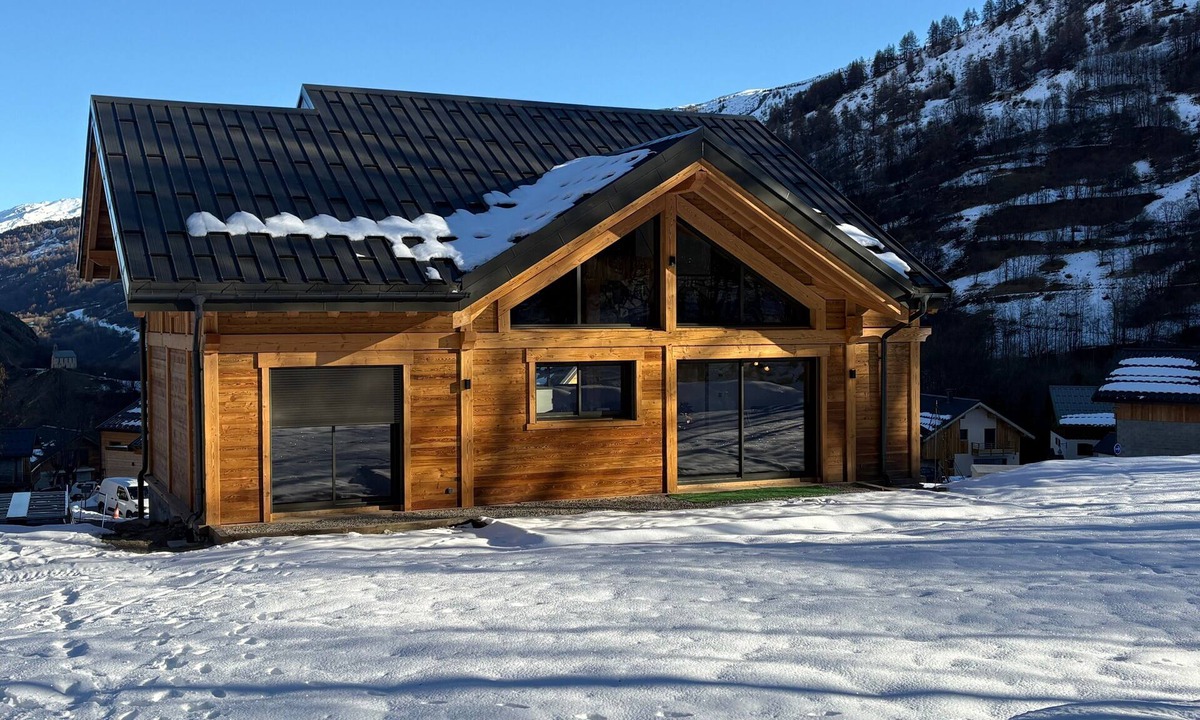 Valloire Ski Chalet | Chalet 'L'Orée' with Mountain View, Private Garden, and Wi-Fi