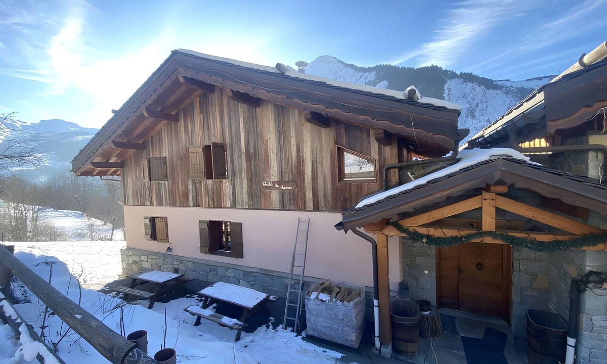 Les Varcins Ski Chalet | Chalet 'La Licorne' with Balcony and Wi-Fi
