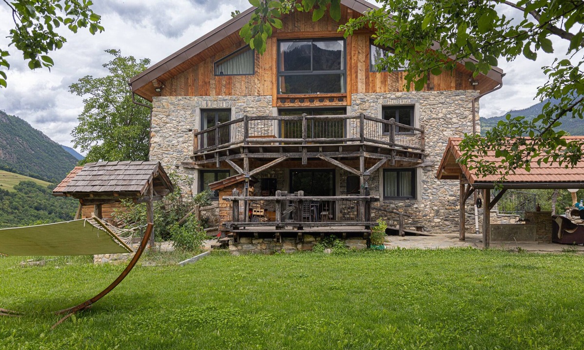 Aigueblanche Ski Chalet | Chalet La Sentinelle – Alpine Elegance, Comfort, and Nature in the Heart of Tarentaise