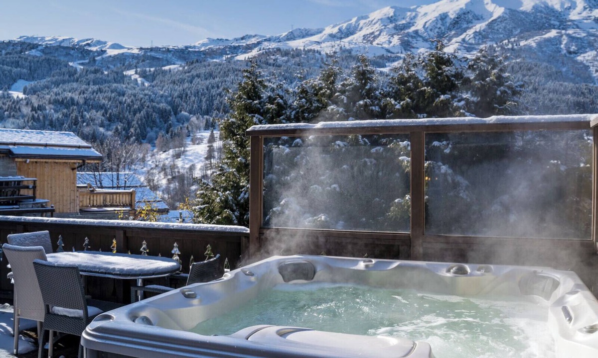 Meribel Ski Chalet | Chalet Matterhorn with outdoor hot tub and sauna