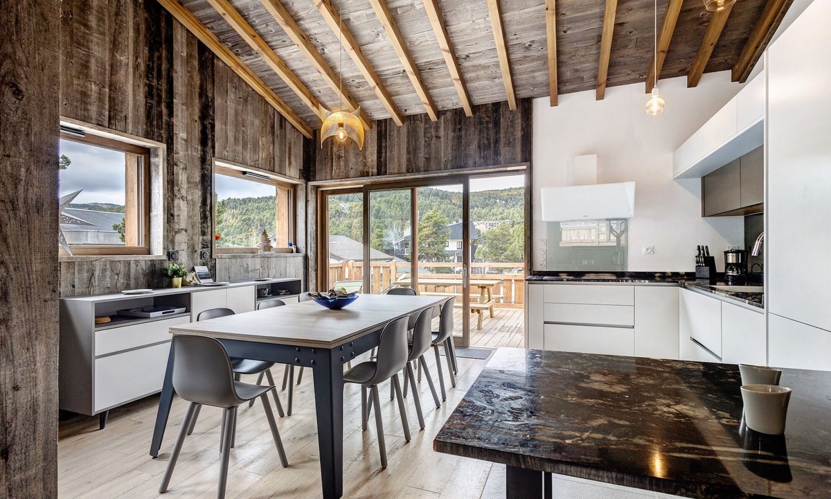 Font-Romeu-Odeillo-Via Ski Chalet | Chalet 'Nid Des Écureuils' with Mountain View, Private Terrace and Wi-Fi